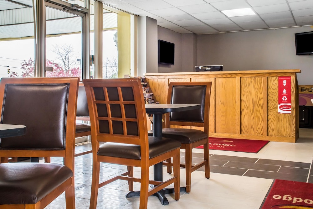 Econo Lodge Brockport NY 28/33