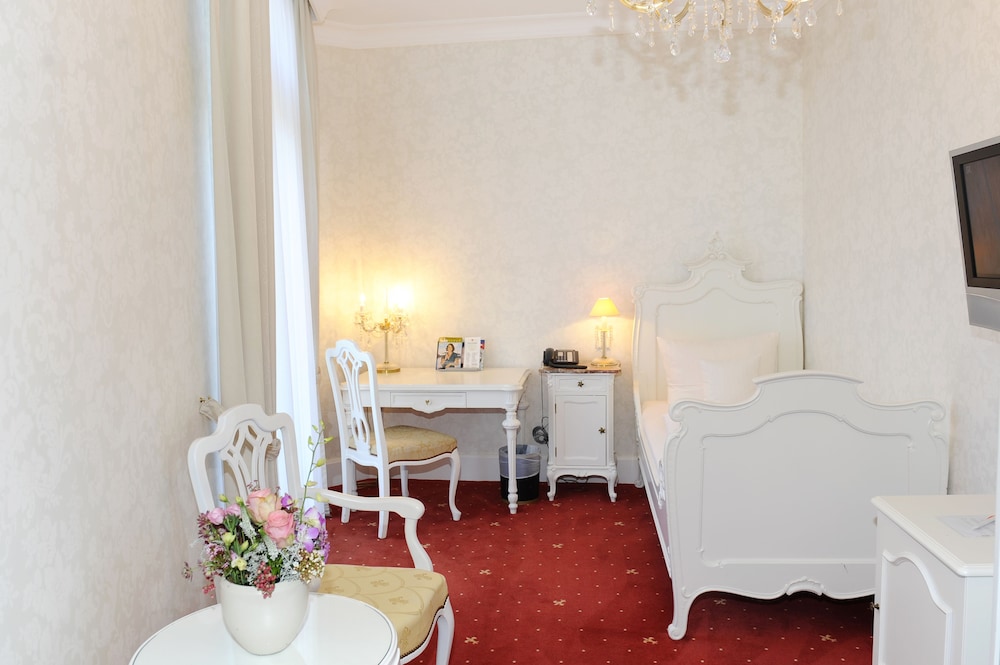 Heliopark Bad Hotel zum Hirsch 28/55