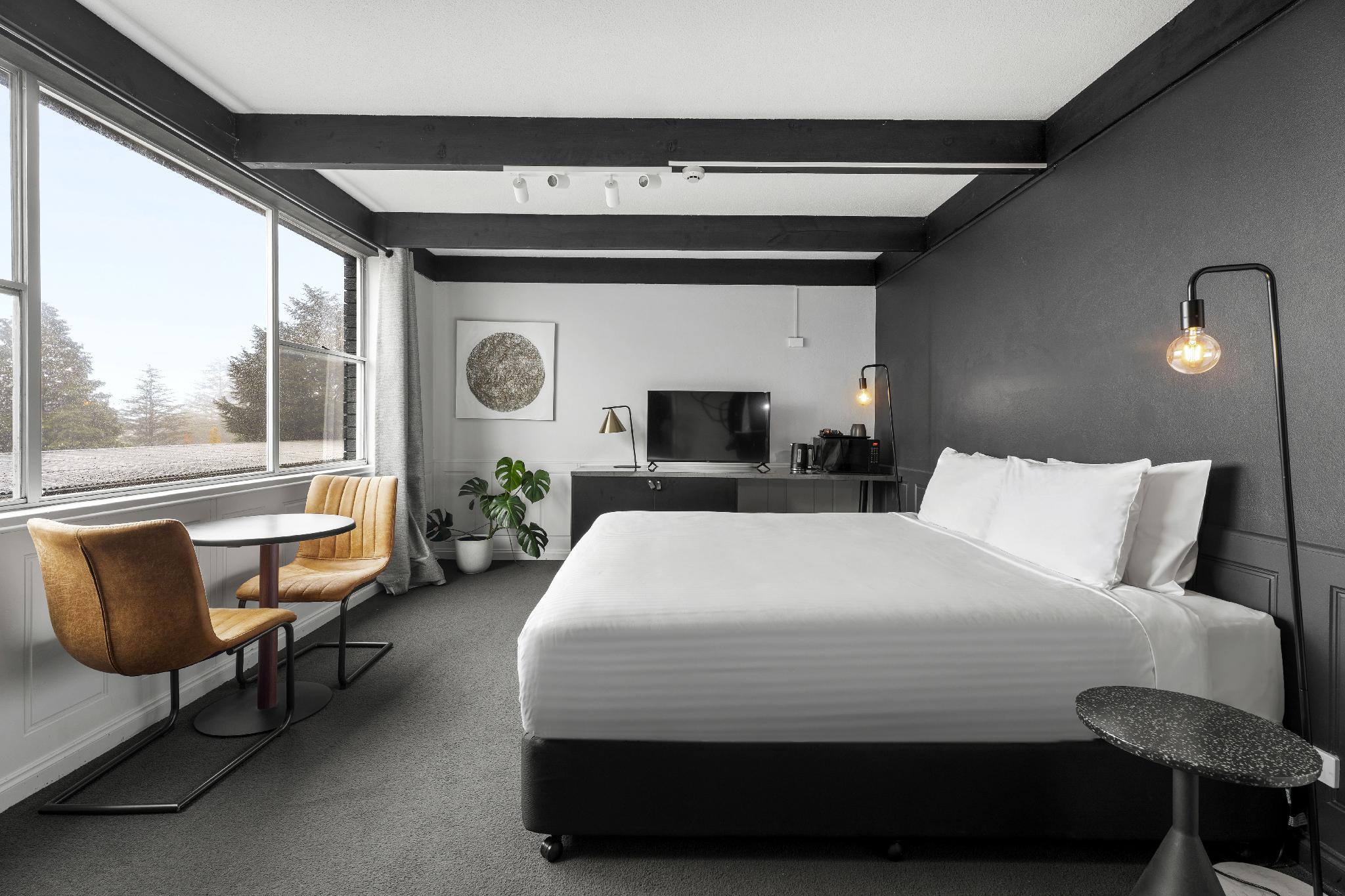 Plus, One, Queen Bed, Scenic View