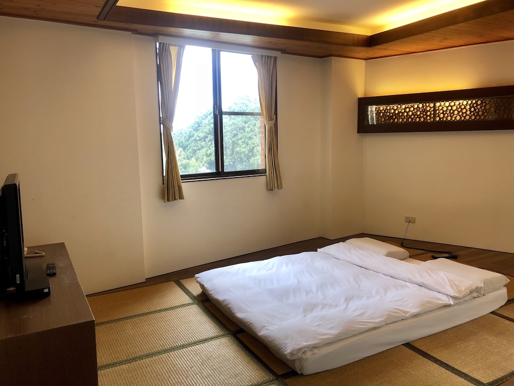 Fenchihu Hotel 4/25