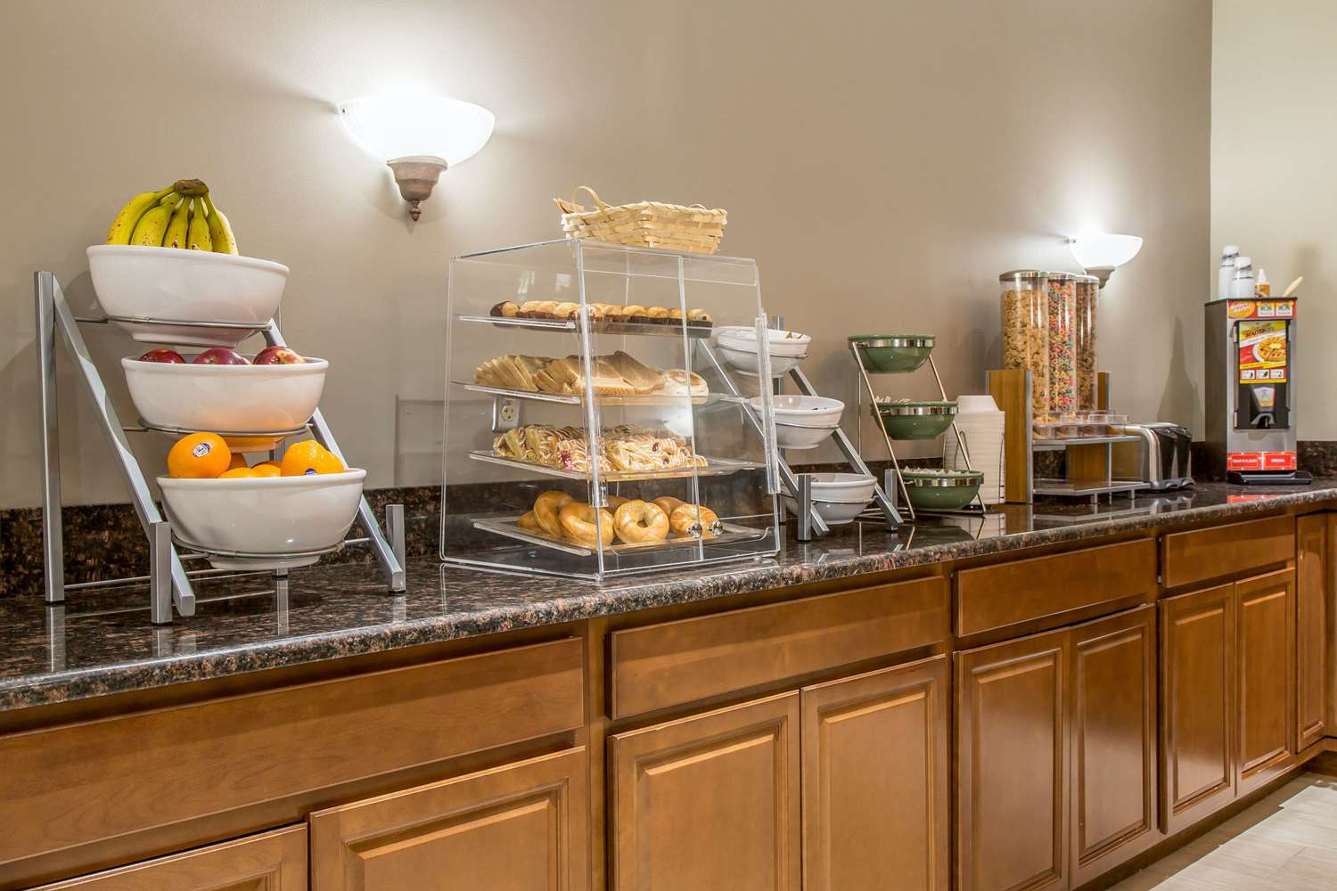 Regency Inn and Suites New London – Mystic 3/16