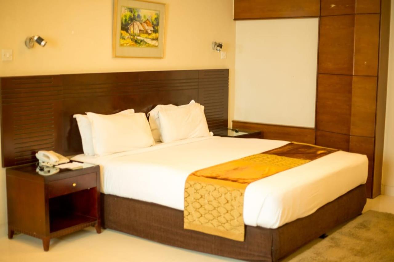 The Avenue Hotel and Suites 12/31