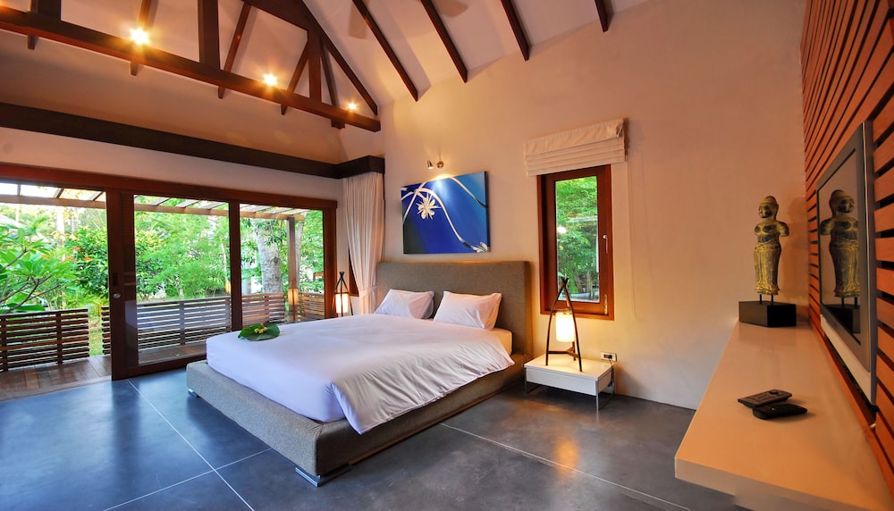 Zara Resort (ex The Privilege Hotel Ezra Royal Beach) 20/80