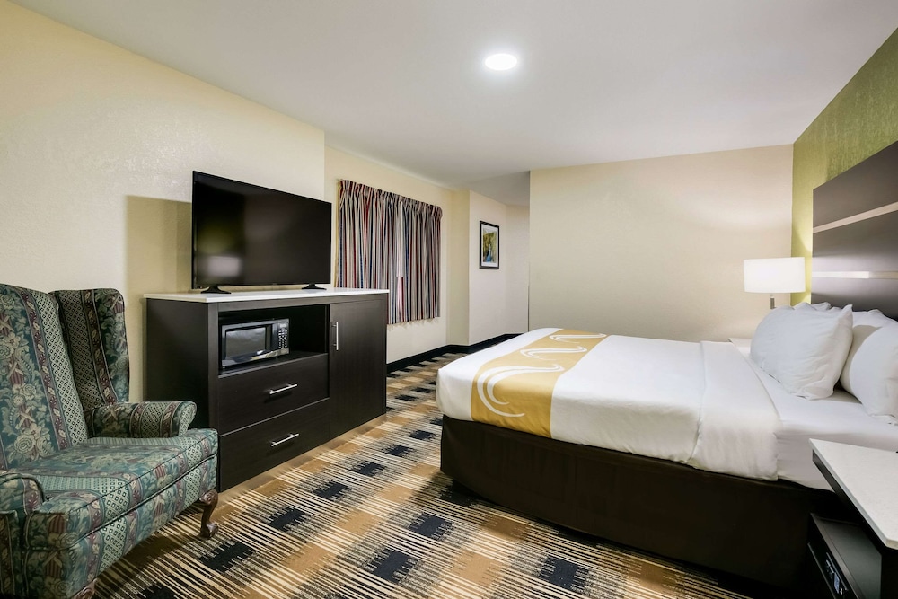 Quality Inn & Suites Mt. Chalet 20/36