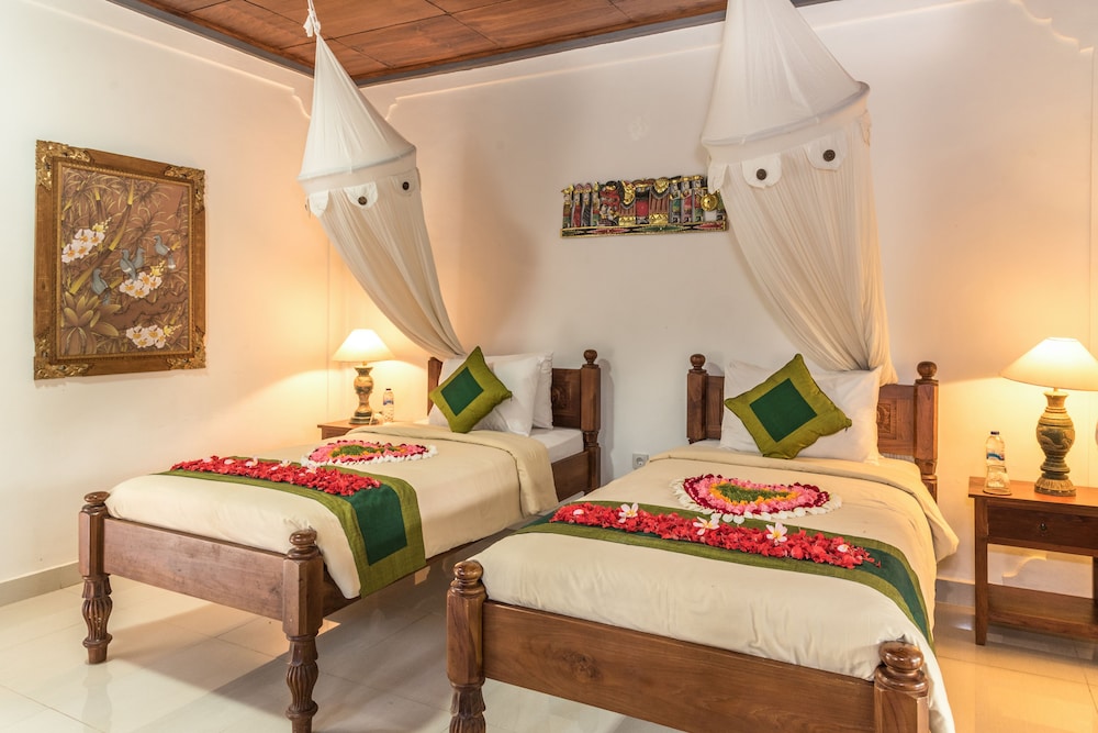 DELUXE, TWIN BEDS
