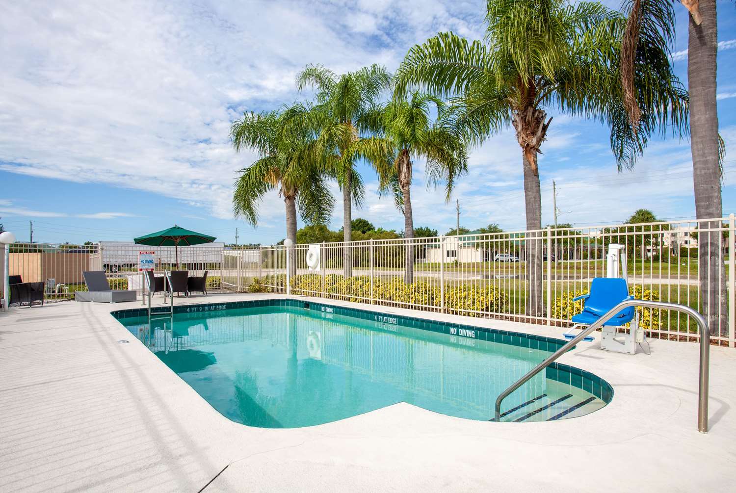 Howard Johnson By Wyndham Vero Beach/I-95 38/42