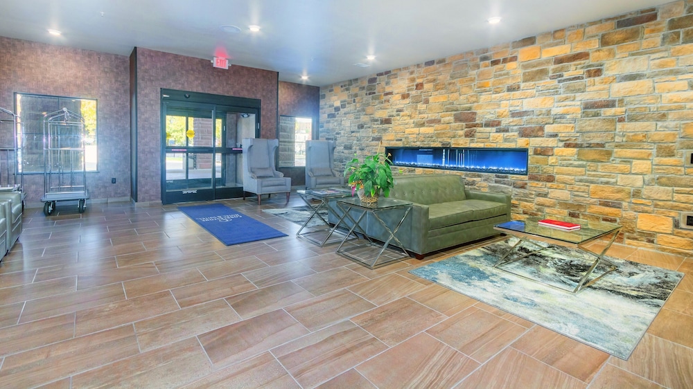 Cobblestone Hotel & Suites Janesville 15/38