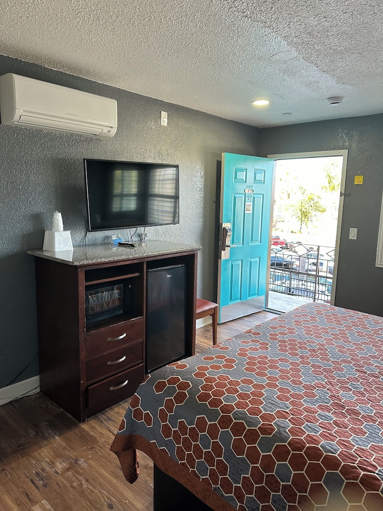 Fireside Inn Santa Cruz 41/63