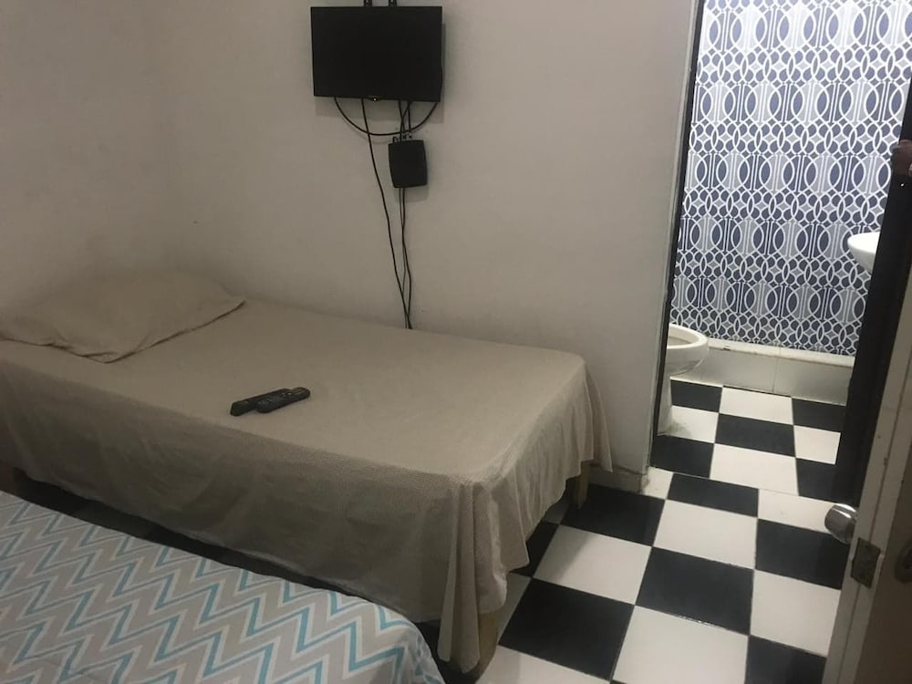 Aarony House Hotel 23/50