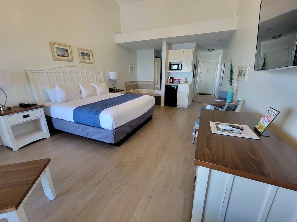 Pointes North Beachfront Hotel 25/72