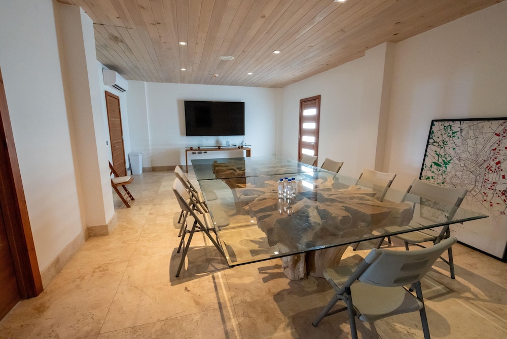 Hodges Bay Resort & Spa, an HQ Luxury Resort & Residences 55/67