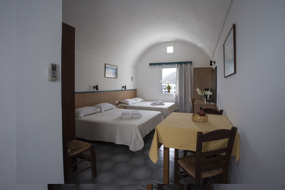 Romani Studios Perissa 18/19