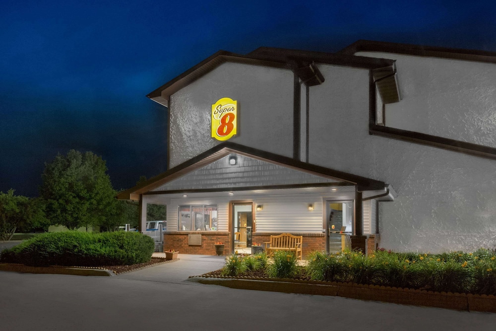 Super 8 Motel Boone 1/26