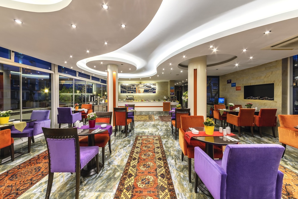The Magnaura Palace Hotel 57/87