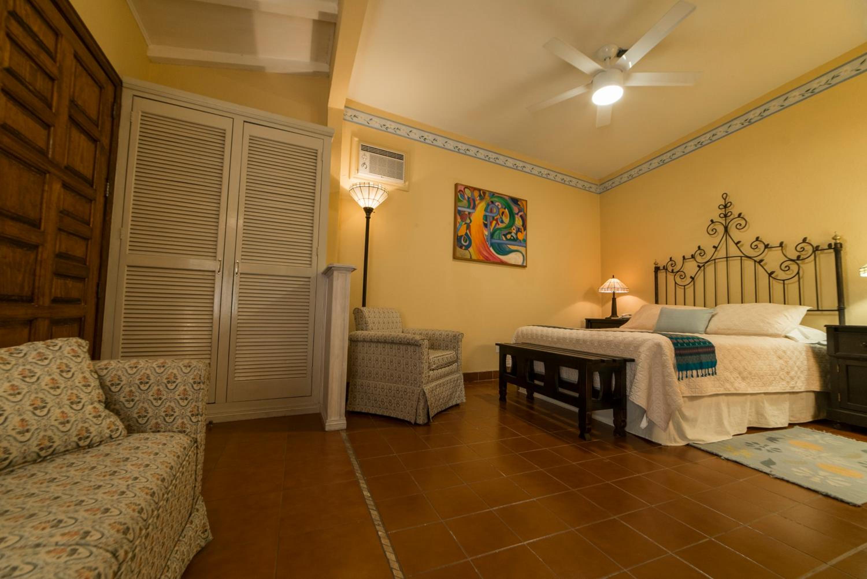غرفة بسرير كوين، Villa Mirasol Hotel 4/6