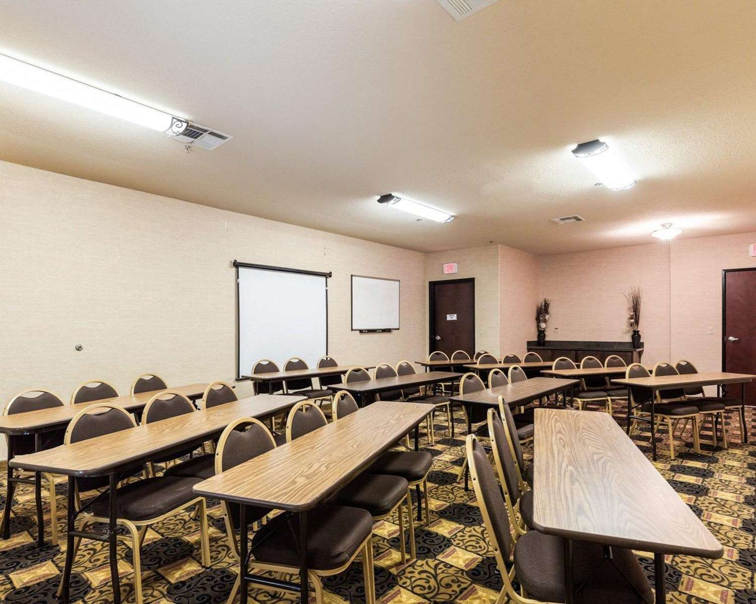 Quality Suites Huntsville Near University 18/24