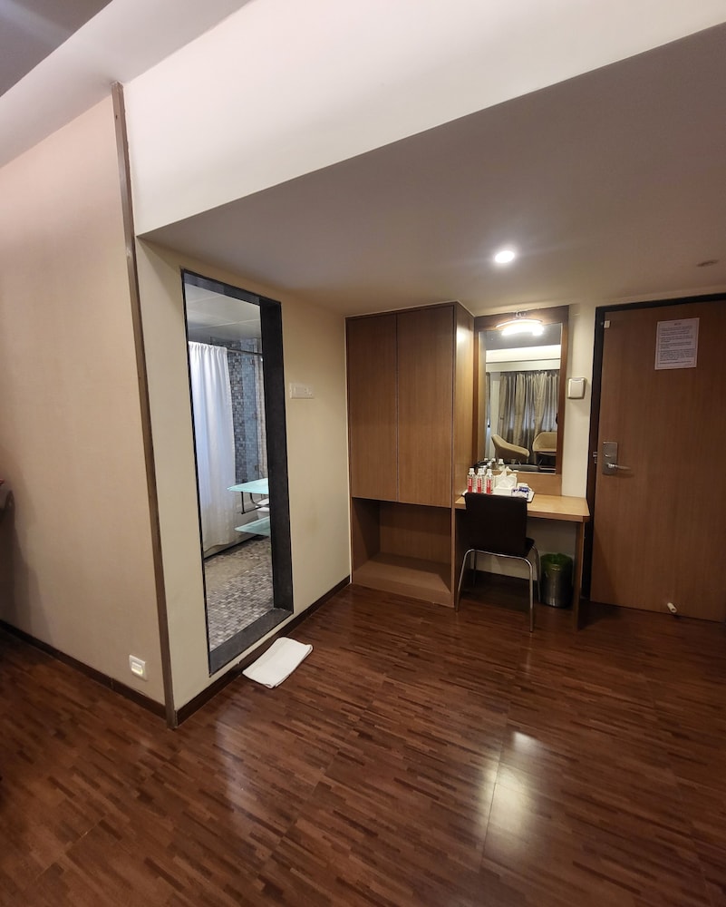 HOTEL MAHARANA INN 23/50