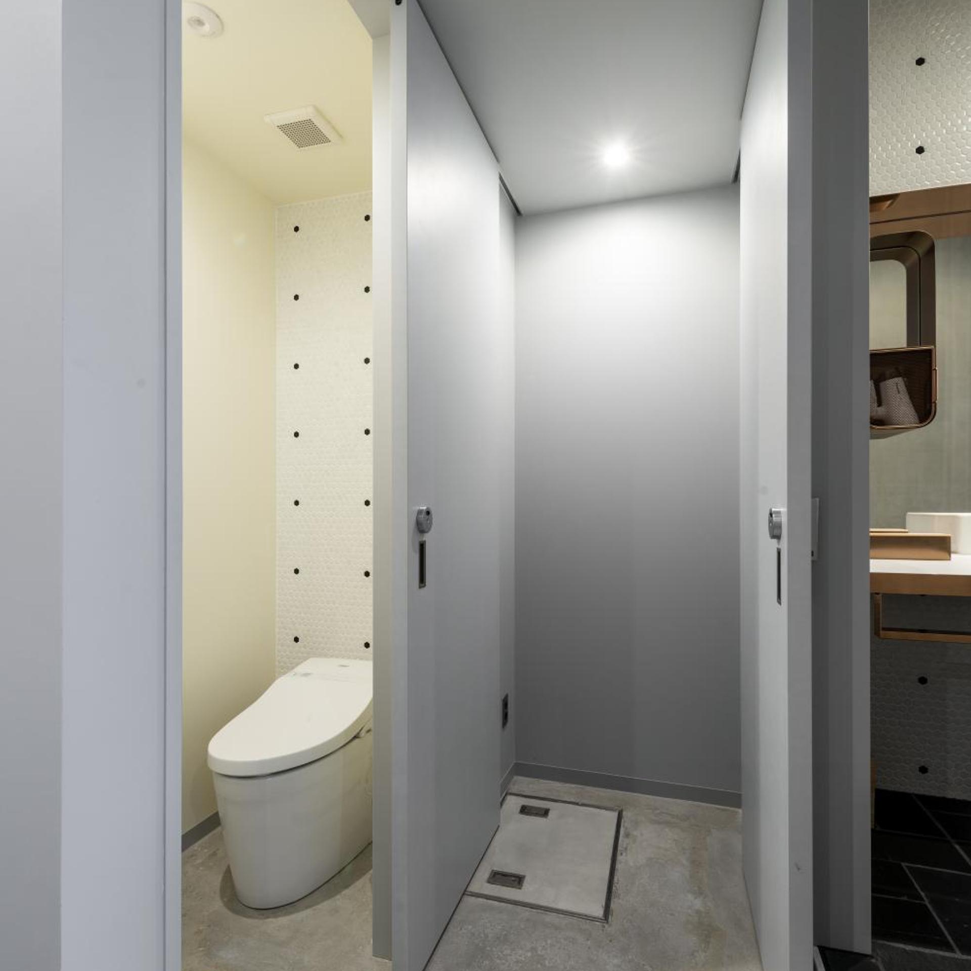 Renovated, Twin Beds, Bathtub