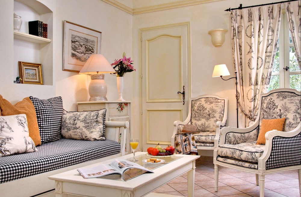 Hotel La Grande Bastide 43/75
