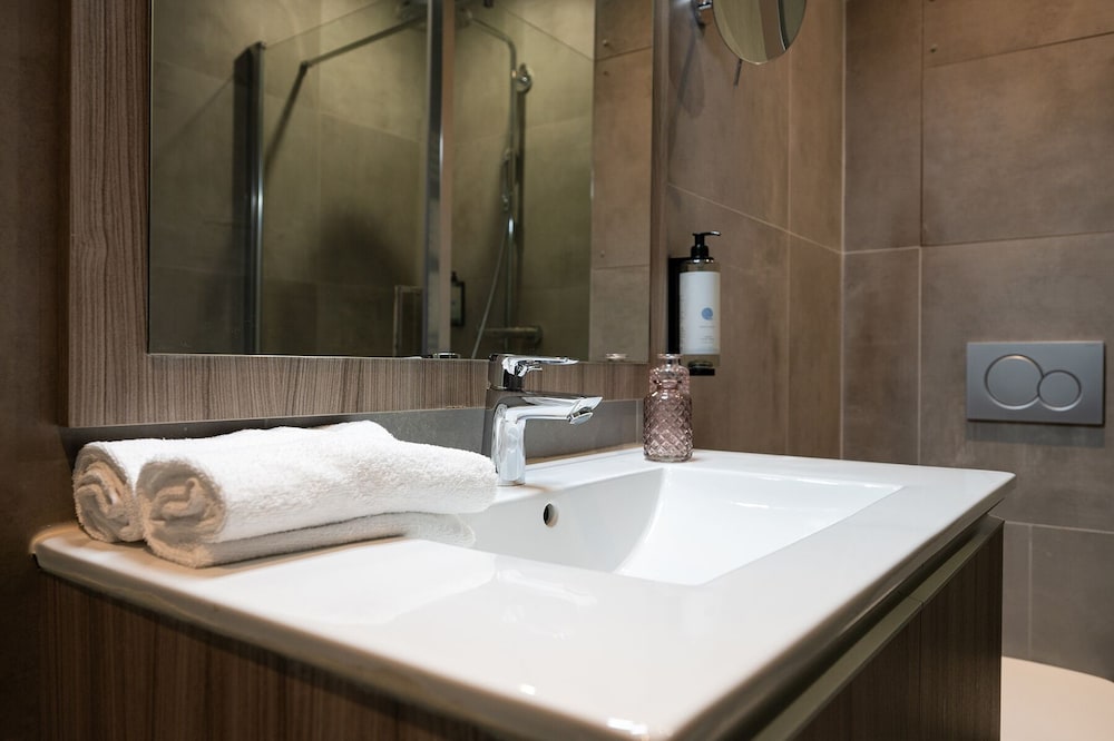 Nemea Paris Levallois 54/56