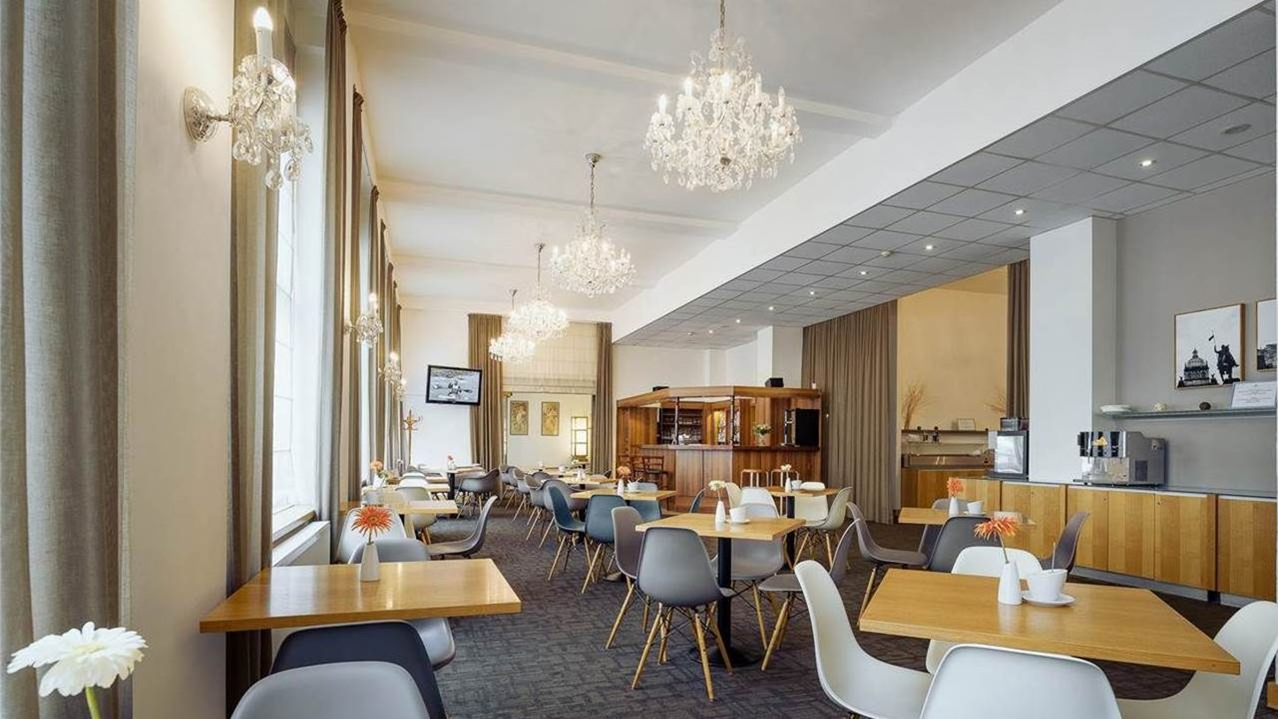 Central Hotel 42/47