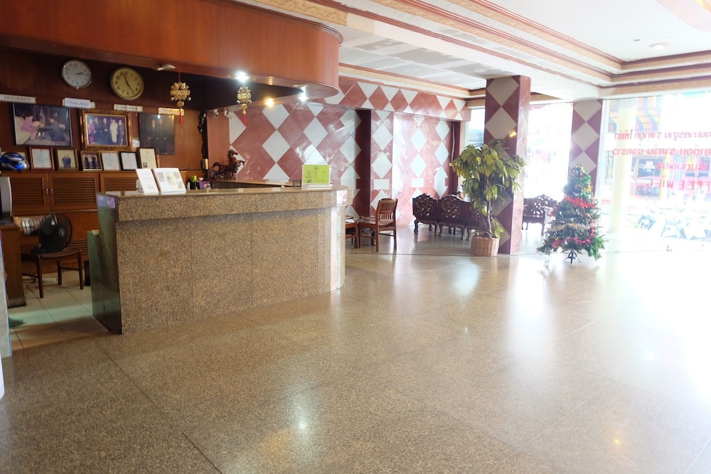 Satit Padang Hotel 4/19