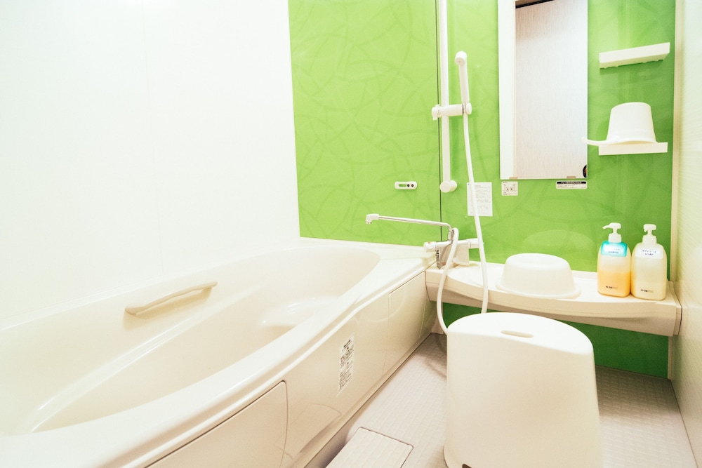 DELUXE, NO VIEW, PRIVATE BATHROOM
