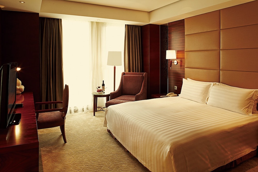 Regal Jinfeng 17/56