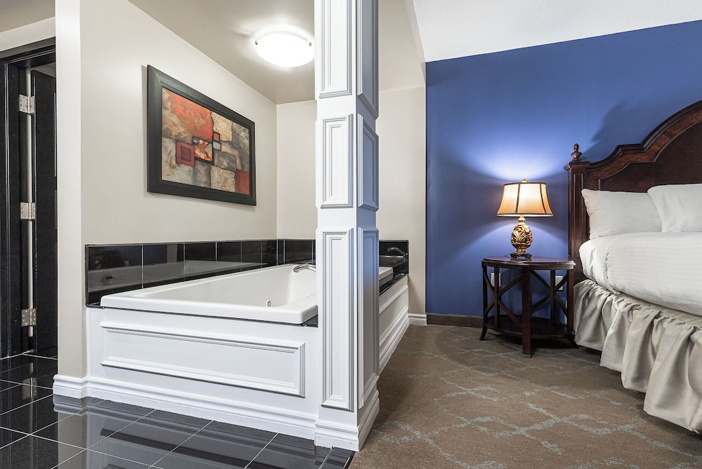 LUXURY, SUITE, KING BED, JETTED TUB