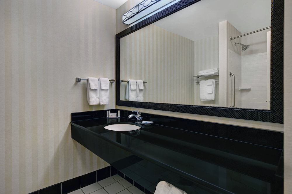 جناح بسرير كينج مع أريكة لذوي الإعاقة، Fairfield Inn Suites Carlsbad 4/5