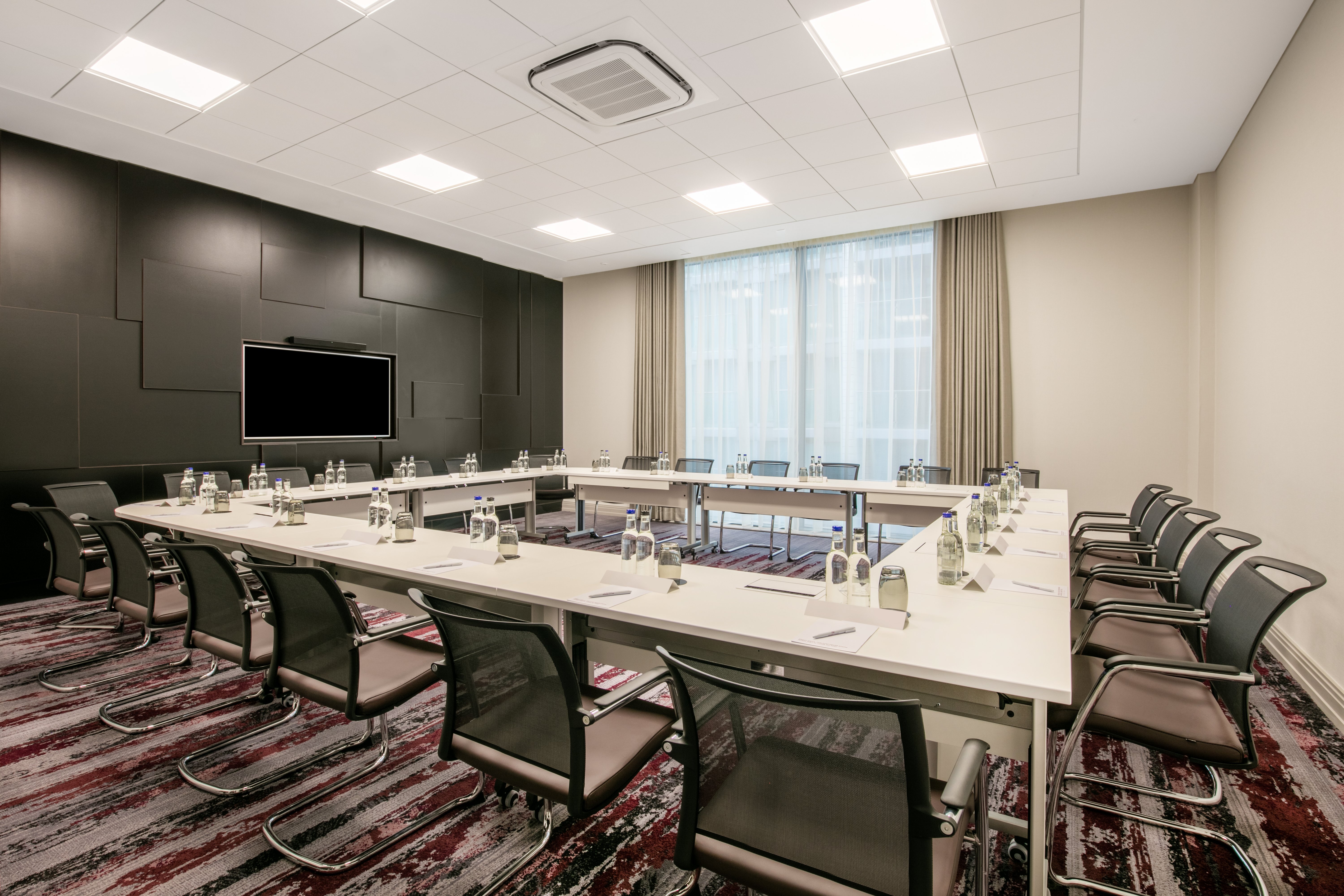 CROWNE PLAZA LONDON DOCKLANDS 51/71