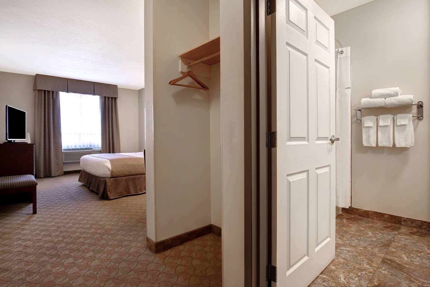 Days Inn by Wyndham Dawson Creek 40/40