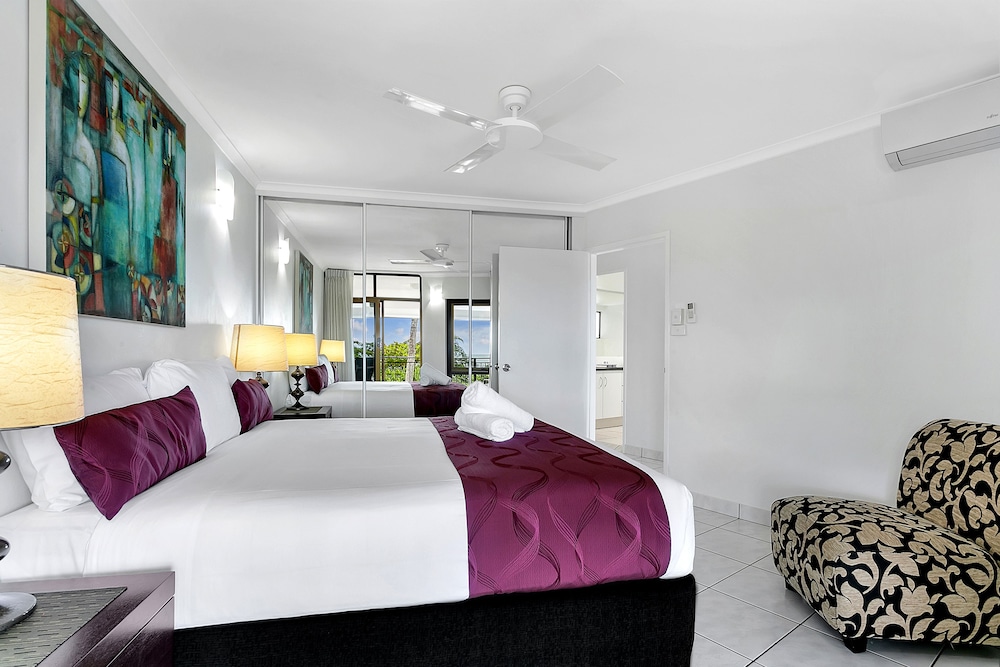 Roydon Beachfront Holiday Apartments 14/50