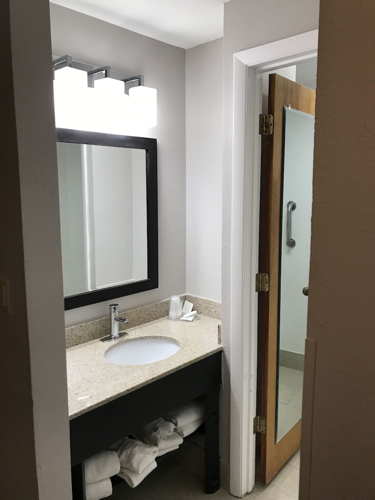 Country Inn & Suites by Radisson Indianapolis East 15/42