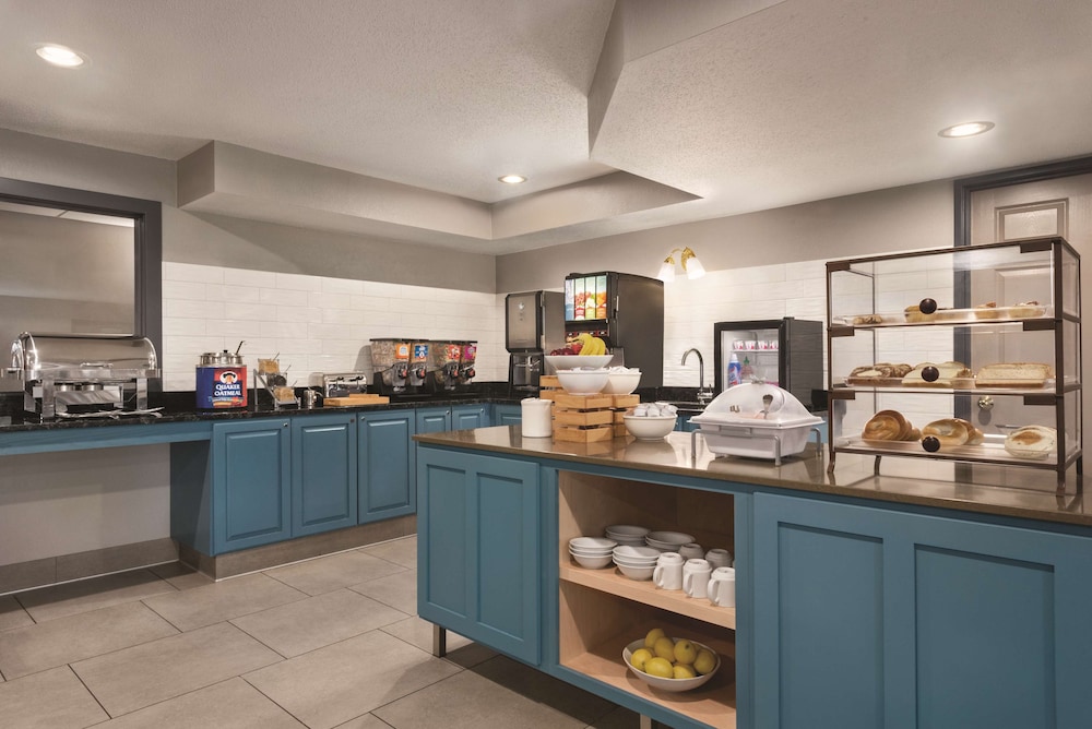 Country Inn and Suites By Radisson Cottage Grove MN 25/32