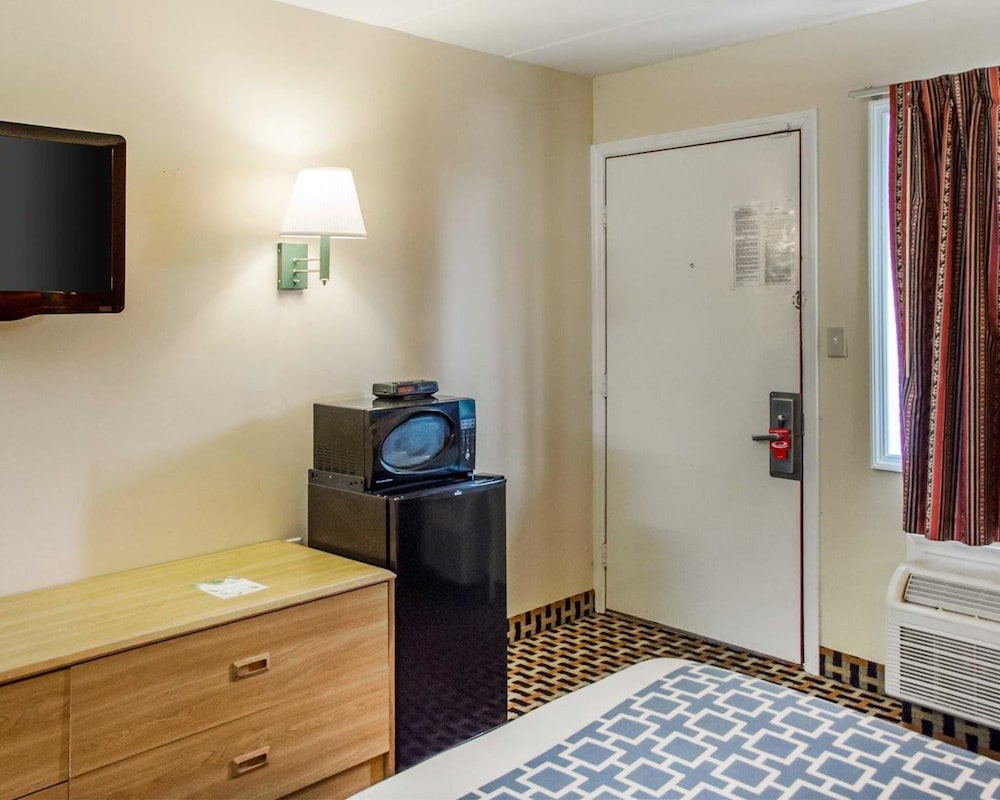 Econo Lodge Franklin - Springboro 18/33