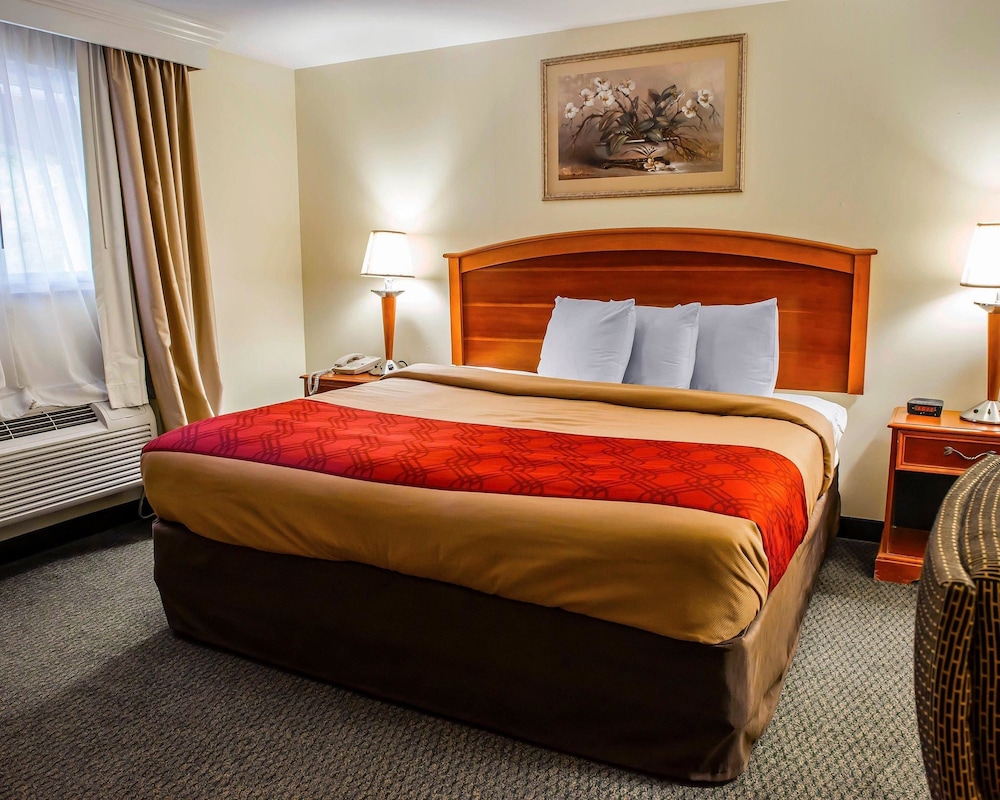 Econo Lodge Jefferson Hills Hwy 51 13/33
