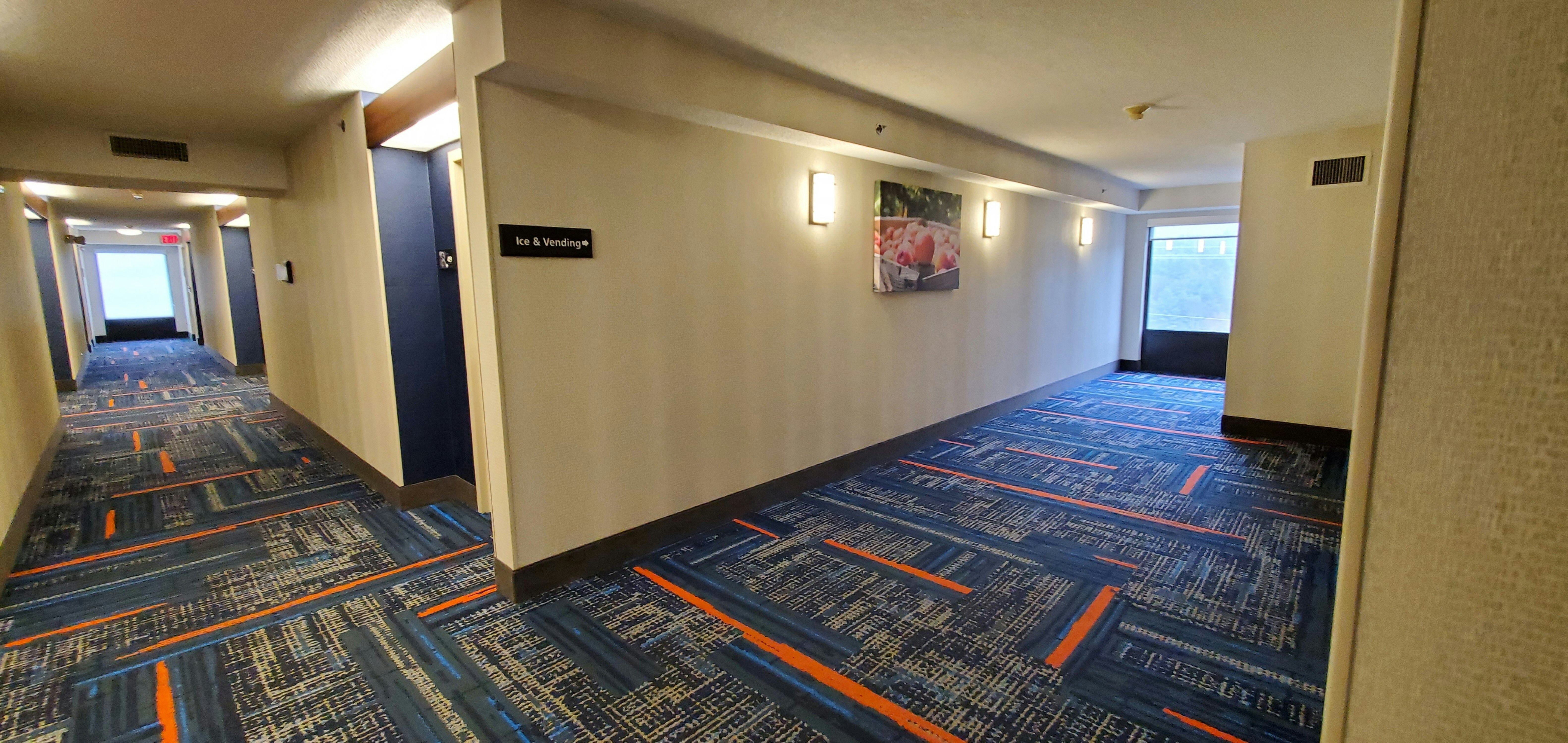 Hampton Inn Hillsville 12/45