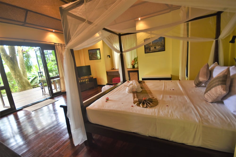 2 BEDROOMS, SUITE