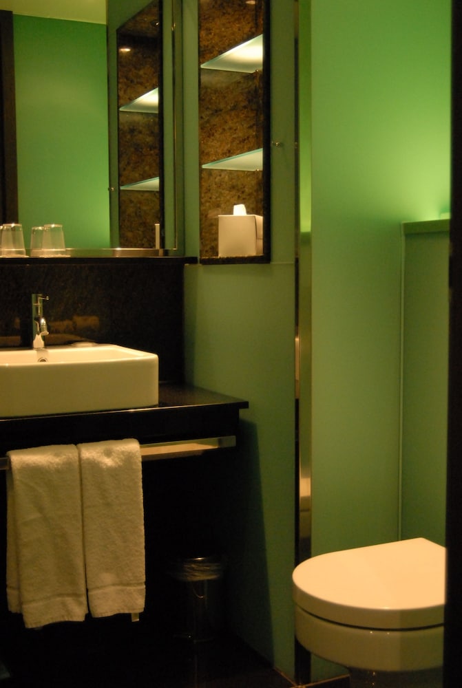 Crowne Plaza London - Kingston 50/50
