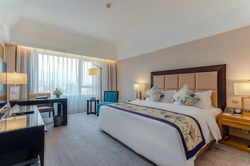 ROOM, DOUBLE BED
