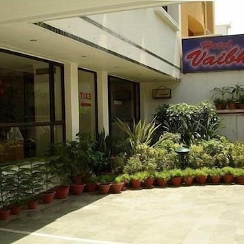 Vaibhav Hotel 3/46