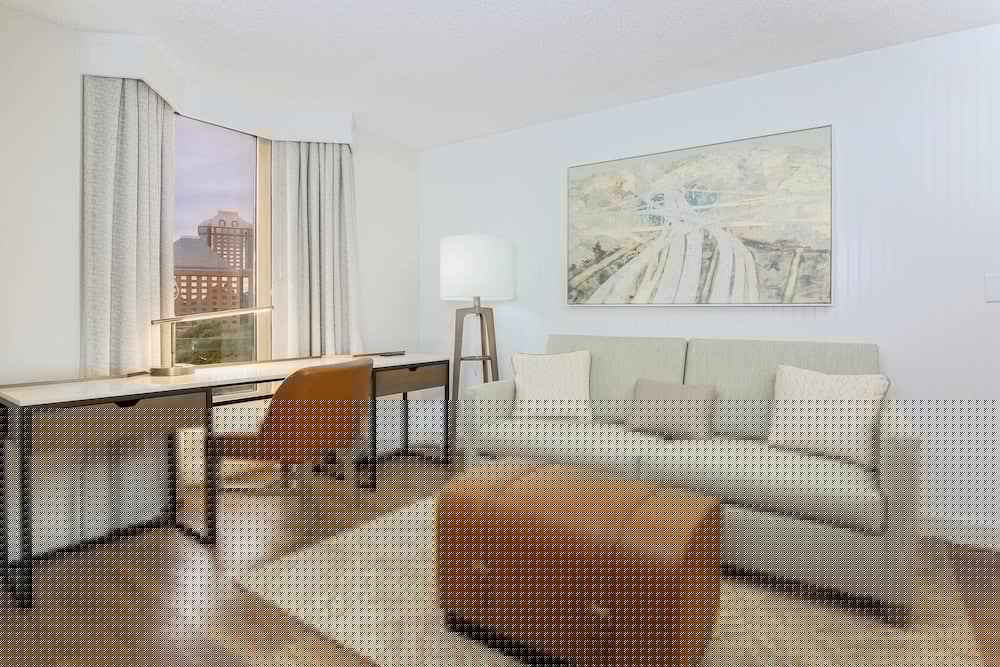 Sheraton Suites Market Center 25/49