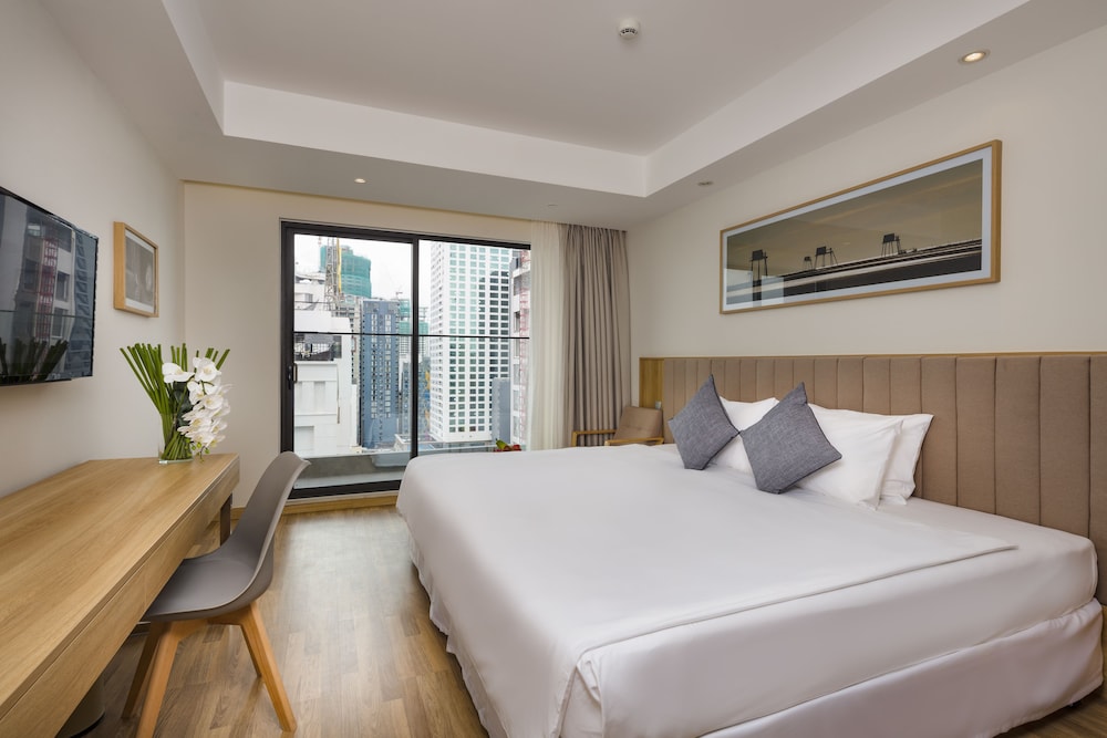 SENIOR, DELUXE, TWIN BEDS, CITY VIEW, BALCONY