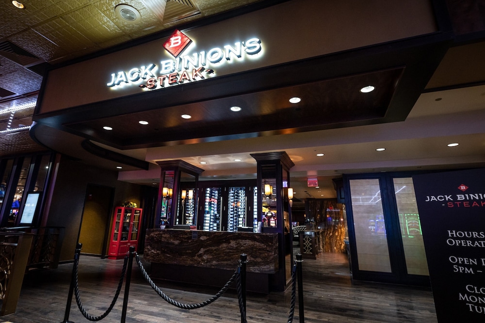 Horseshoe Tunica - A Caesars Rewards Destination 5/56