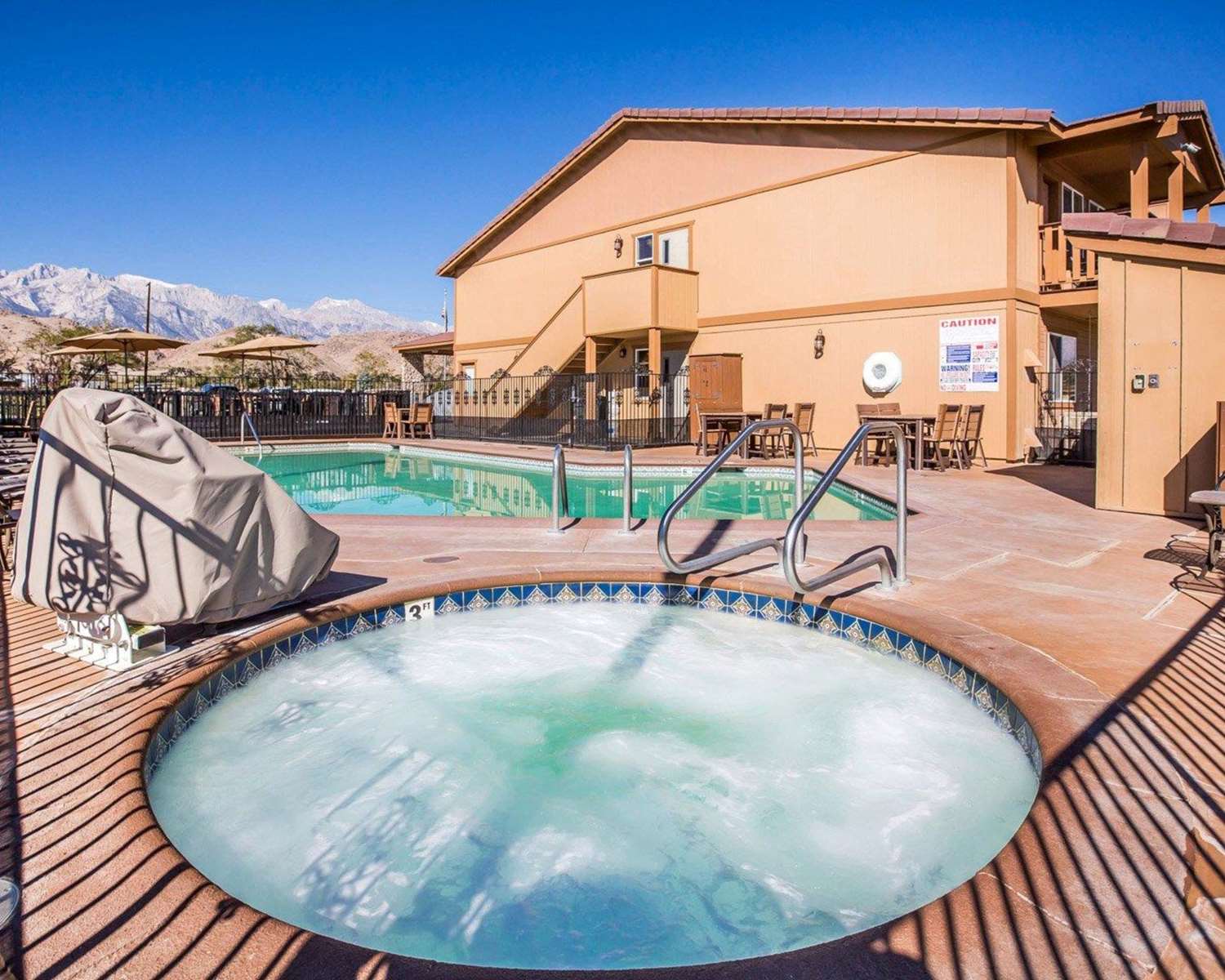 Quality Inn Lone Pine Near Mount Whitney 3/13