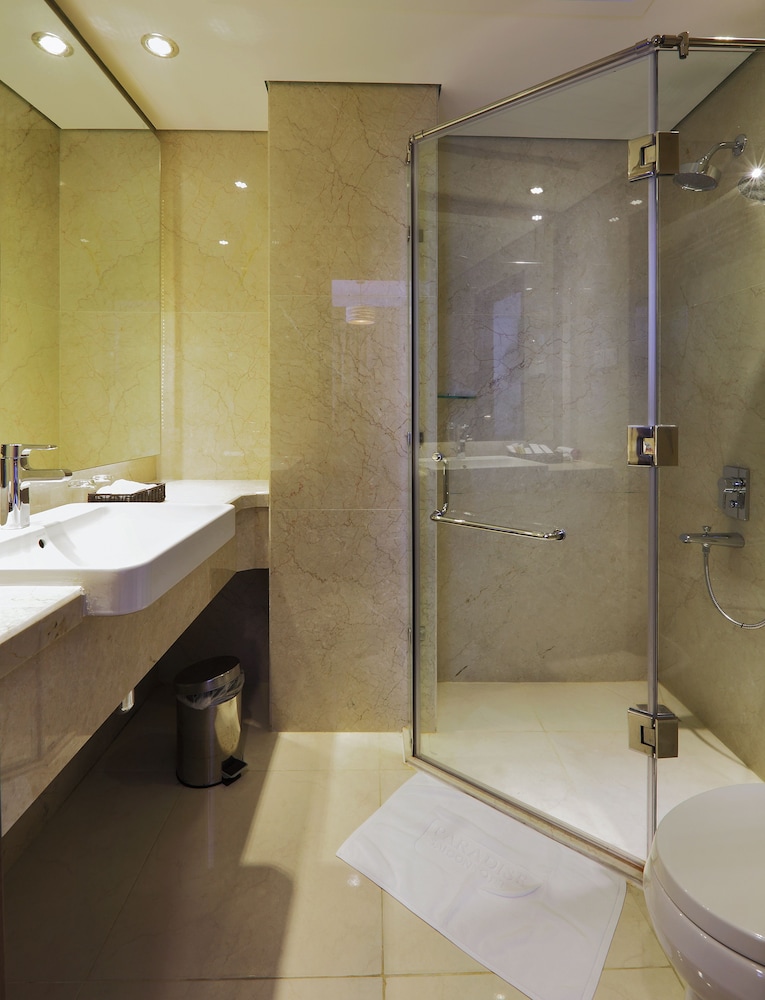 Paradise Saigon Boutique Hotel 50/50