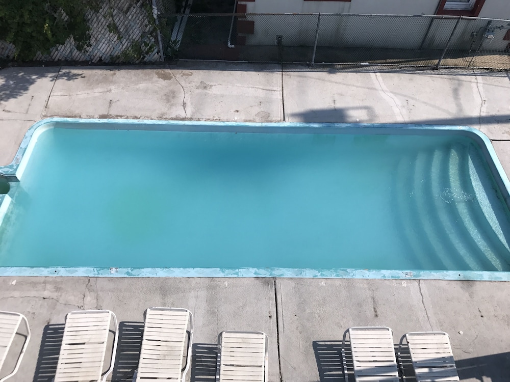 La Fontana Motel 4/16
