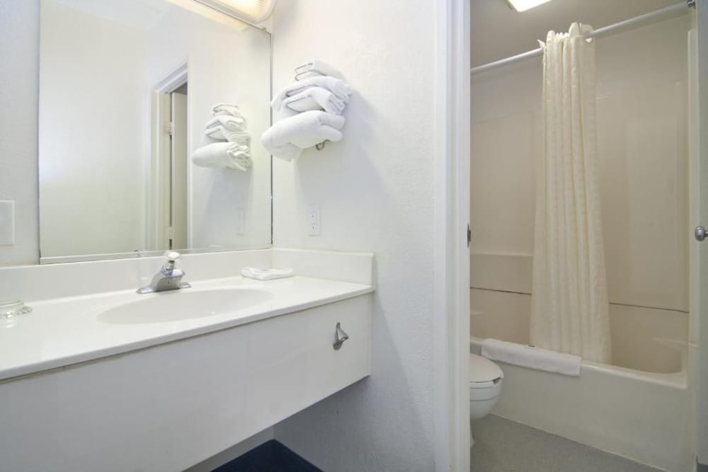 Motel6 Lakeville, MN - South - Lakeville 56/59