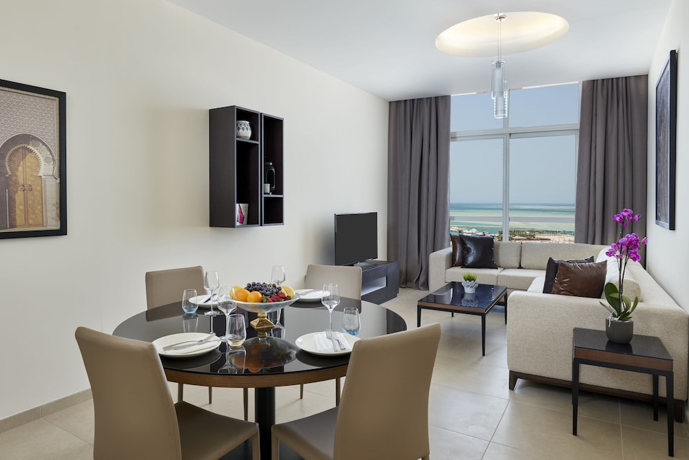 Staybridge Suites Doha Lusail 38/56